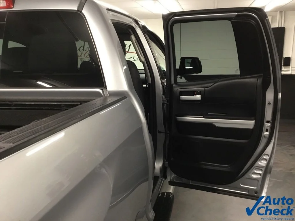 Used 2017 Silver Toyota SR5 image 38