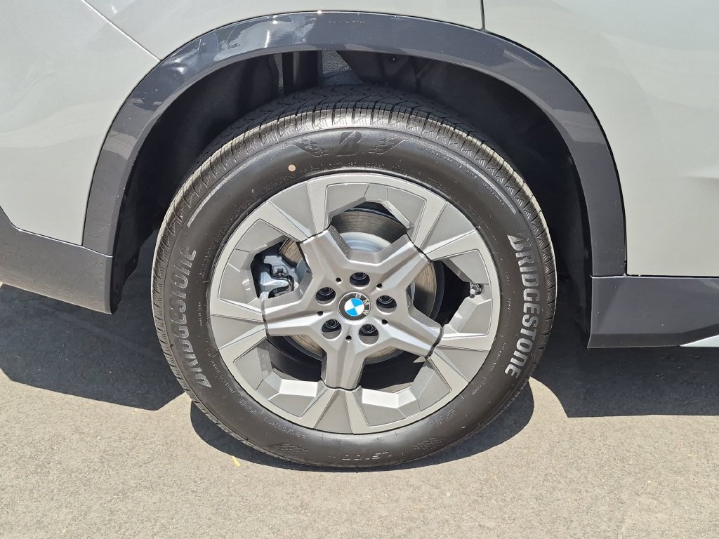 Used 2026 Silver BMW xDrive28i image 29