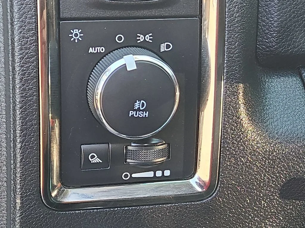 Used 2018 Gray Ram Sport image 31