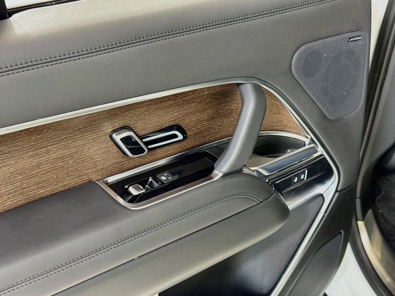 Used 2024 Fuji White Land Rover SE | Blackout Pkg | 360 Camera | Heated/Vented Seats image 26