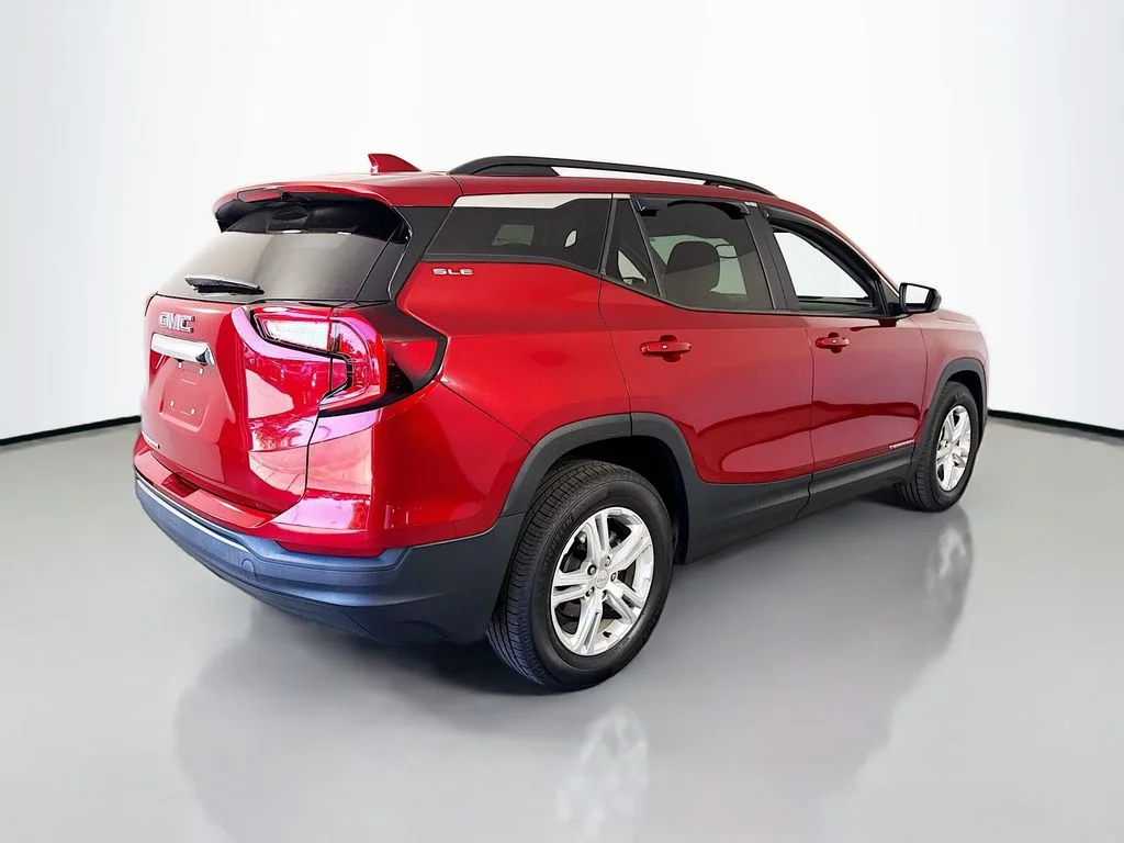 Used 2022 Cayenne Red Tintcoat GMC SLE image 12
