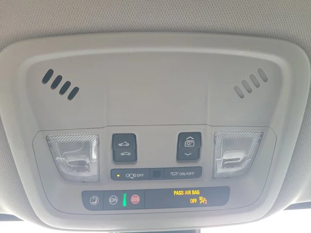 Used 2022 White Chevrolet LT image 32