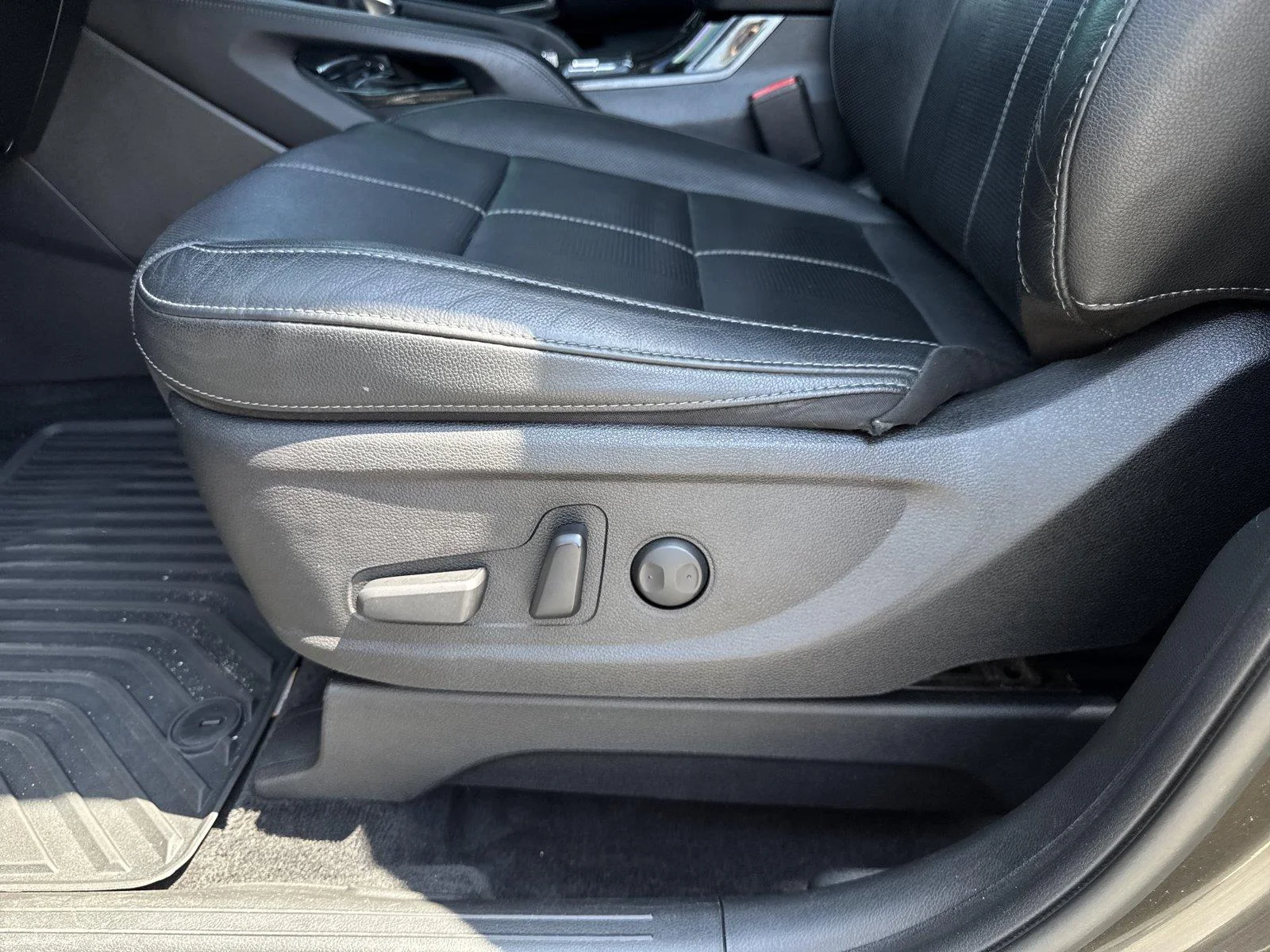 Used 2020 Dark Moss Kia EX image 13