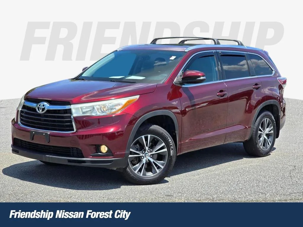Used 2016  Toyota XLE V6 image 1