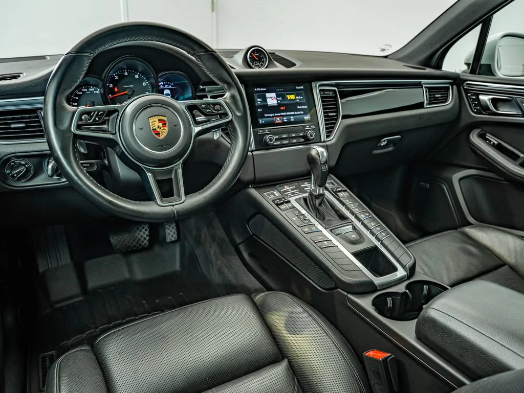 Used 2018 White Porsche  image 4