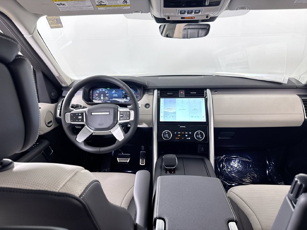 New 2026 Santorini Black Land Rover Dynamic SE image 19
