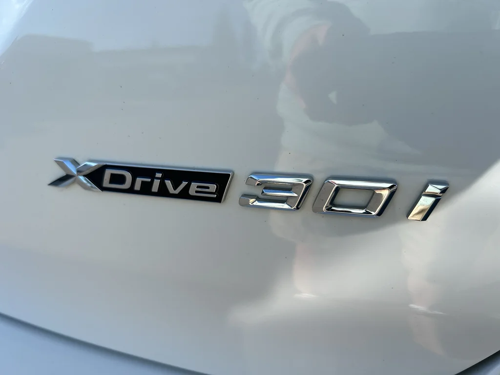 Used 2024 White BMW xDrive30i image 9