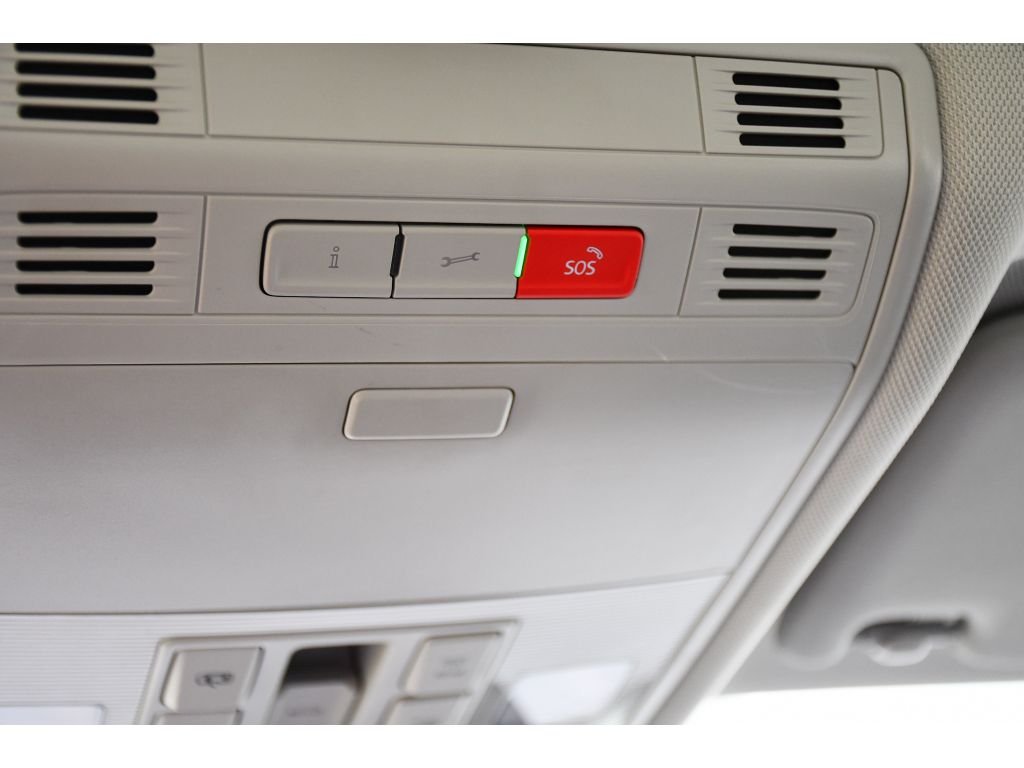 Used 2025 Opal White Pearl Volkswagen SE image 37