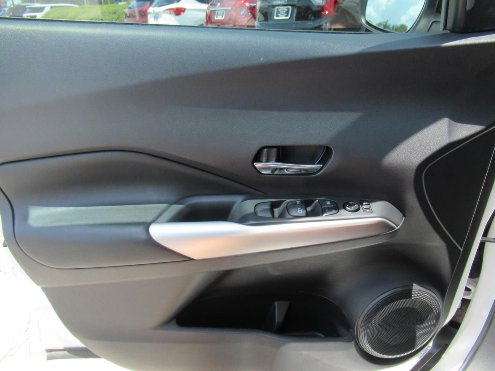 Used 2020 White Nissan SR image 20
