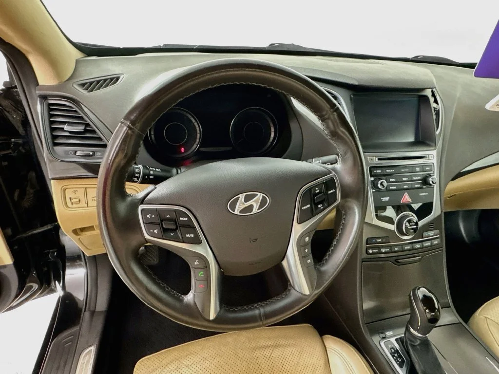 Used 2016 Black Hyundai Base image 11