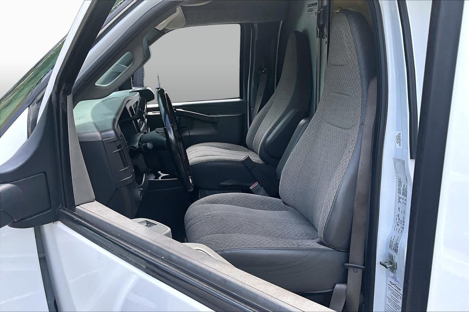 Used 2021 Summit White Chevrolet  image 8