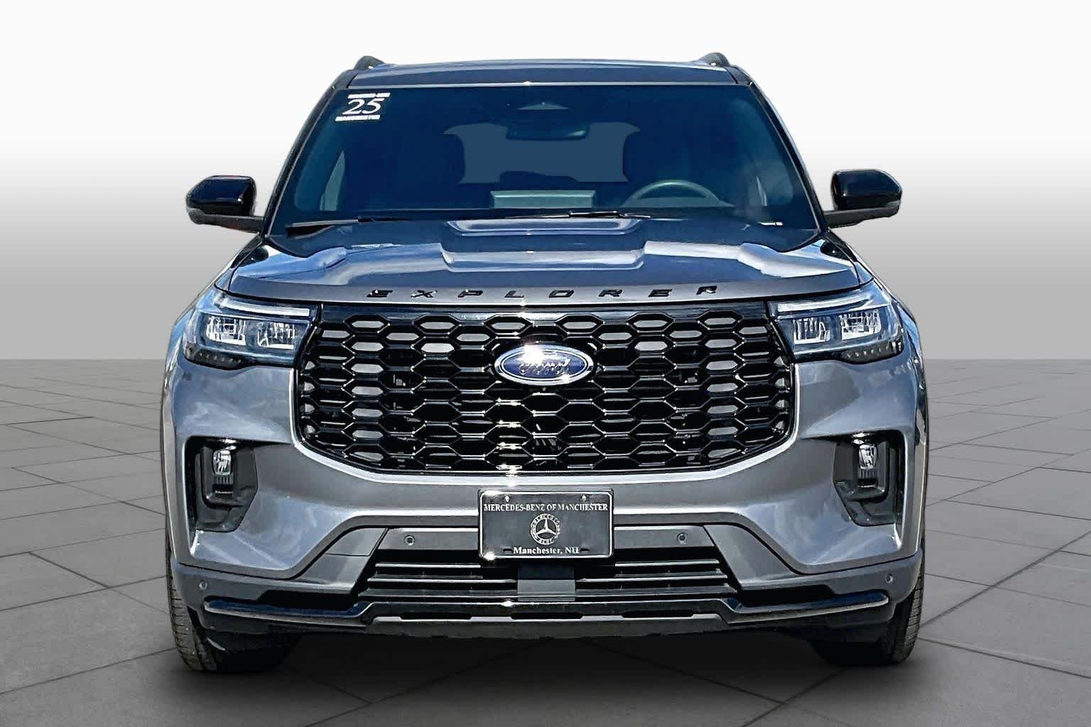 Used 2025 Carbonized Gray Ford ST-Line image 4