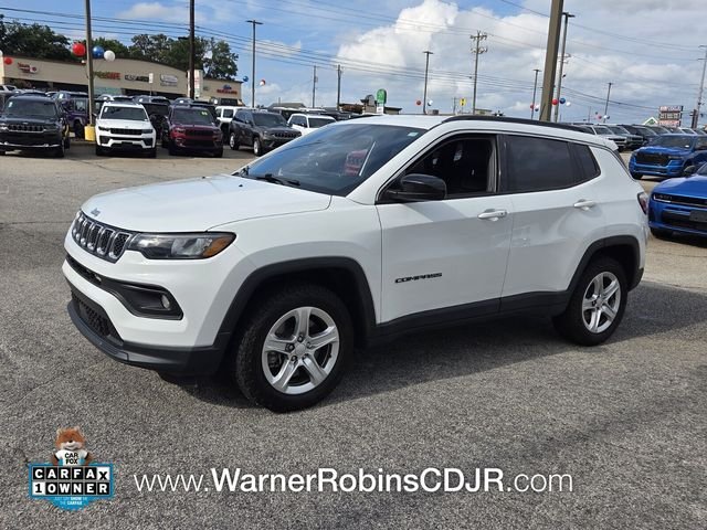 Used 2023 White Jeep Latitude image 3