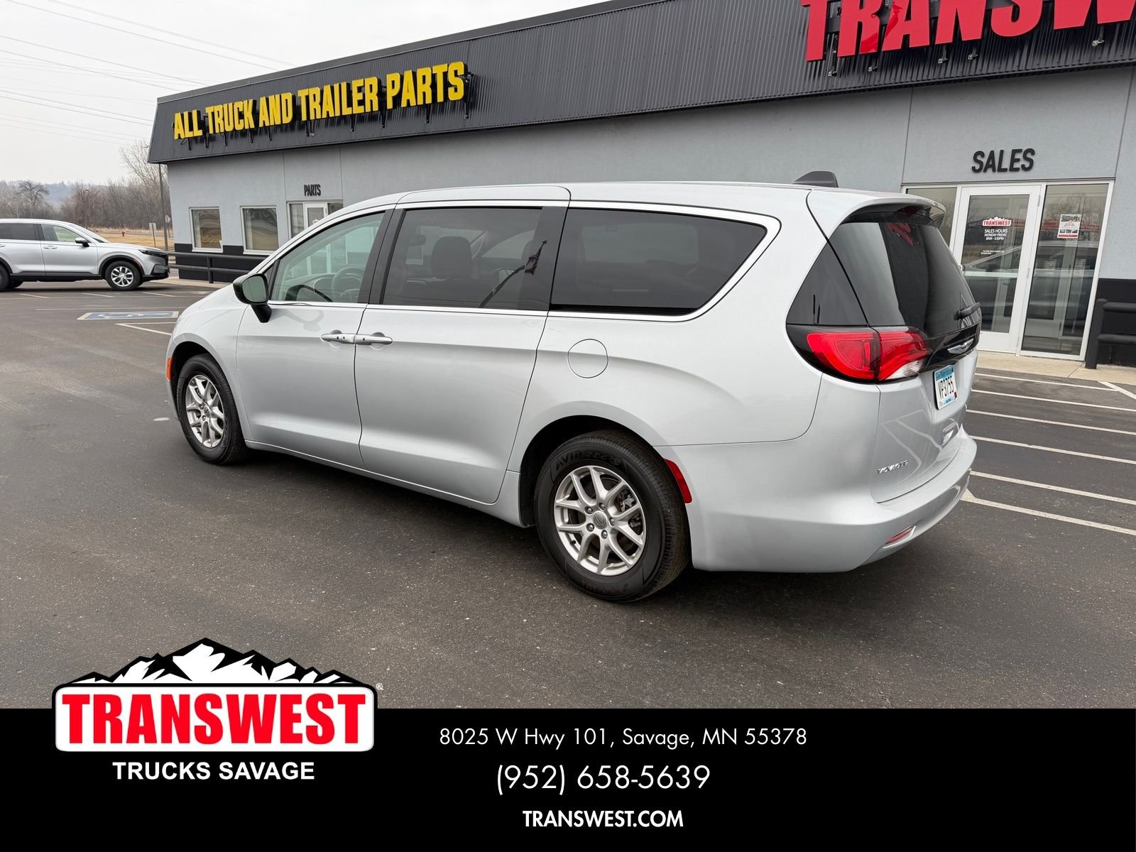 Used 2024 Silver Chrysler LX image 3