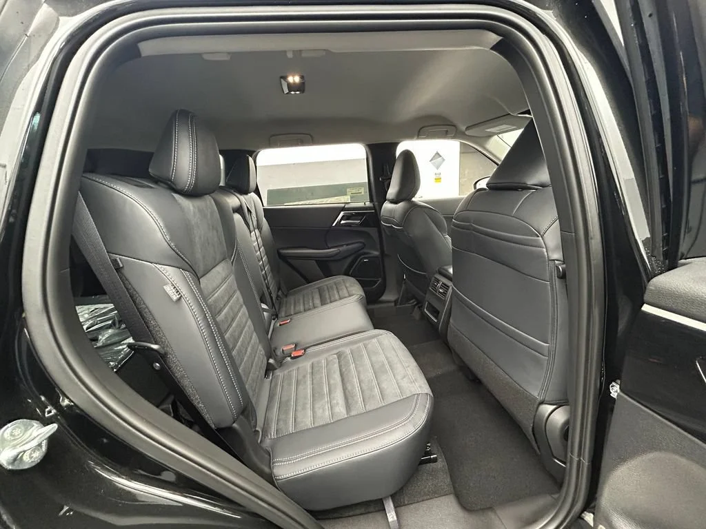 2026 Mitsubishi Outlander SE - Photo 11