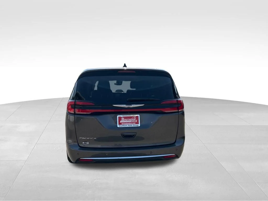 Used 2023 Gray Chrysler Touring L image 4