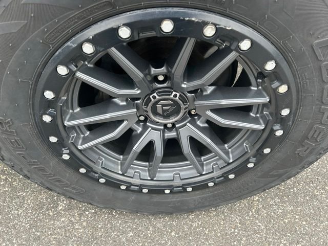Used 2019 Gray Toyota SR5 image 10