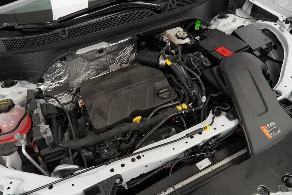 New 2026 Summit White Chevrolet ACTIV image 38