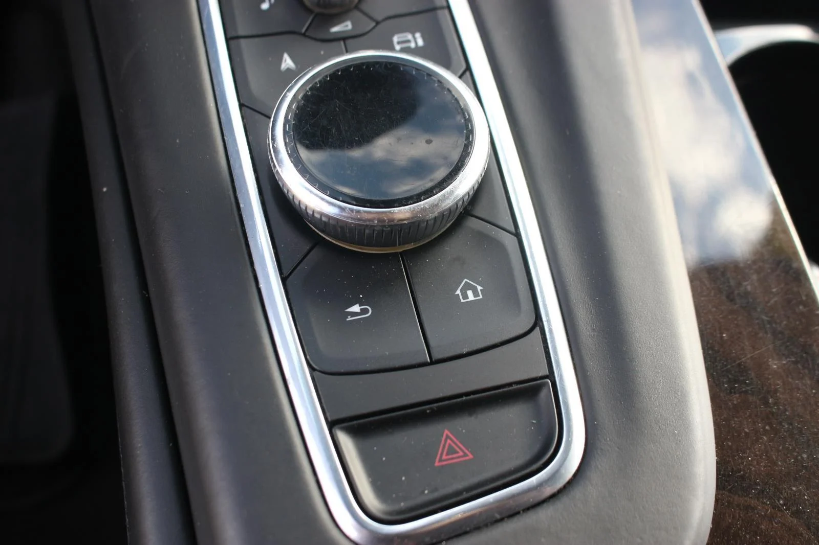 Used 2021 BLACK RAVEN Cadillac Sport Platinum image 25
