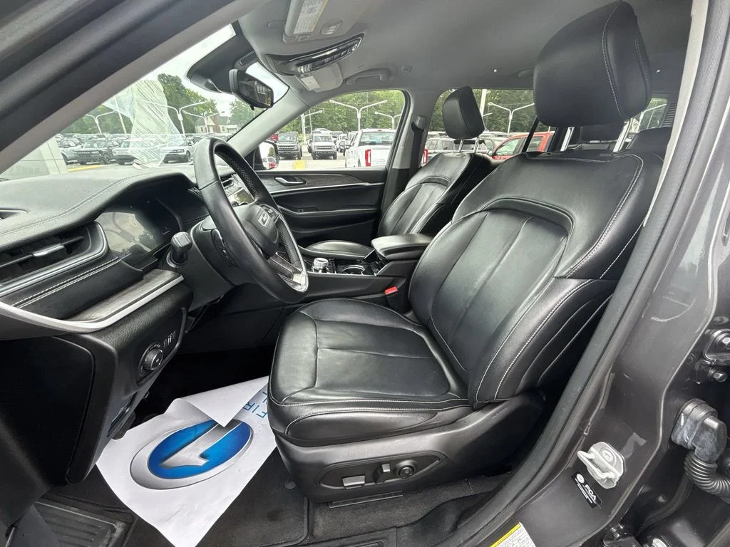 Used 2021 Gray Jeep Limited image 13
