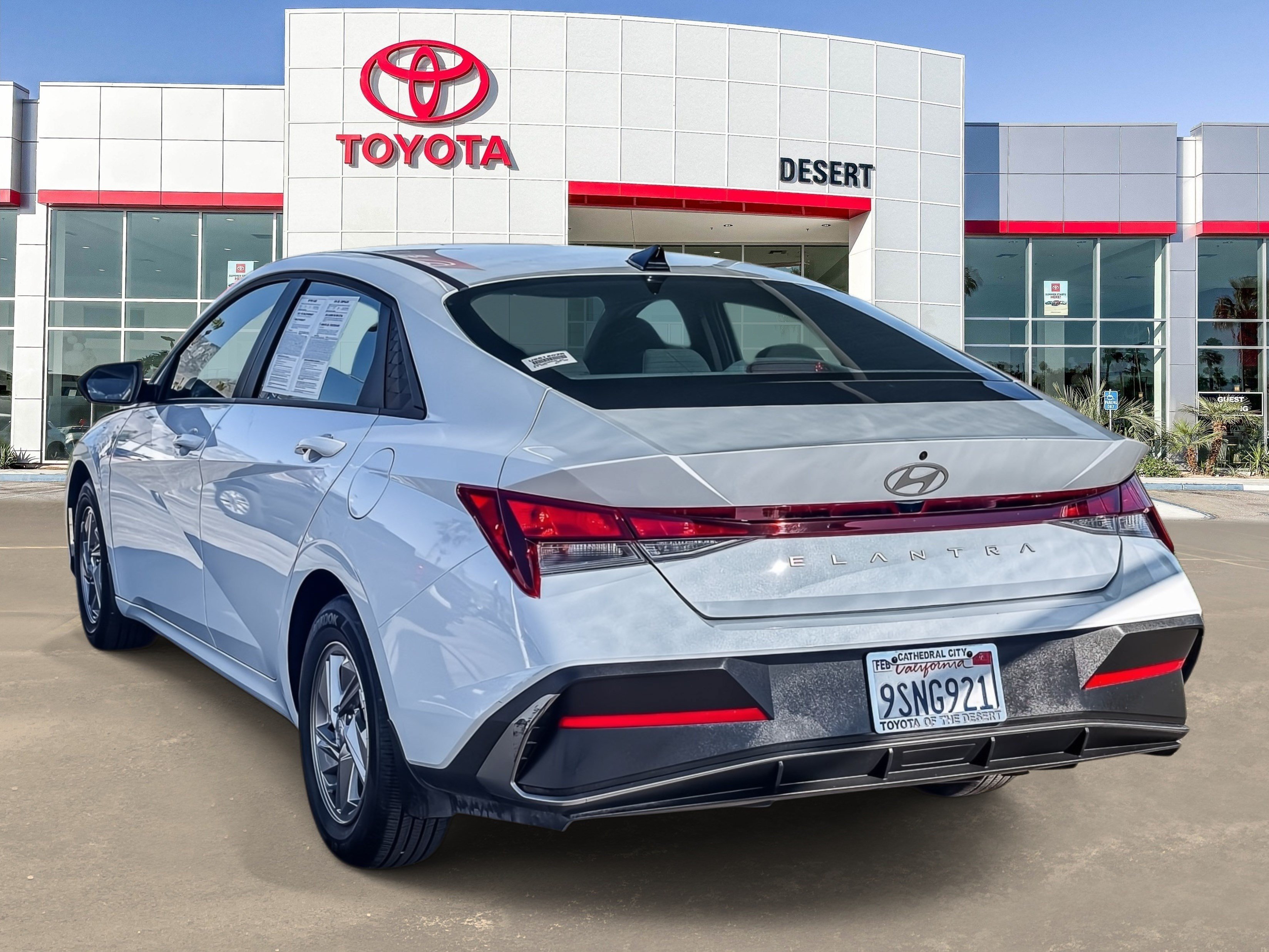 Used 2025 Serenity White Hyundai SE image 4