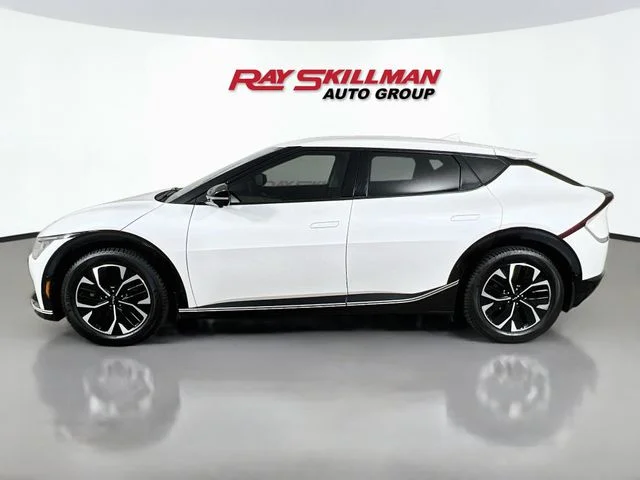 Used 2023 White Kia Wind image 4
