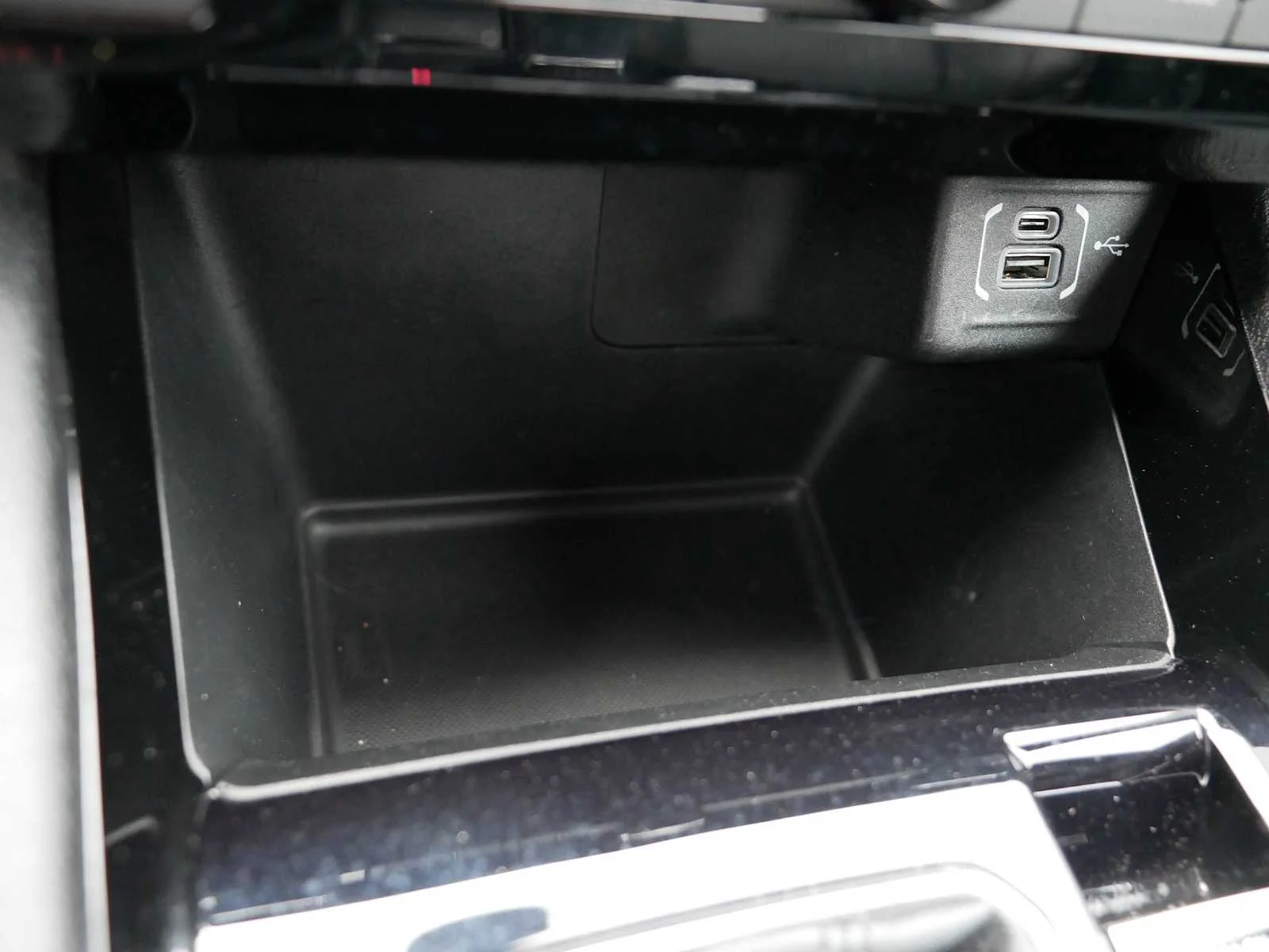 Used 2023 Granite Crystal Metallic Clearcoat Jeep Limited image 25