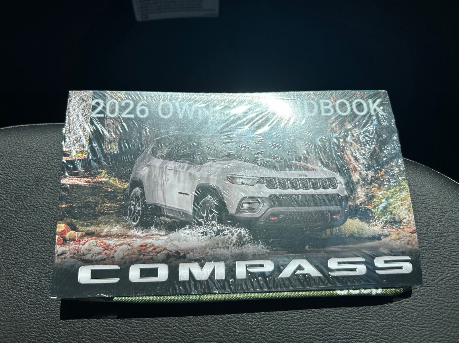 New 2026 Silver Zynith Metallic Clear-Coat Exterior Paint Jeep Latitude image 19