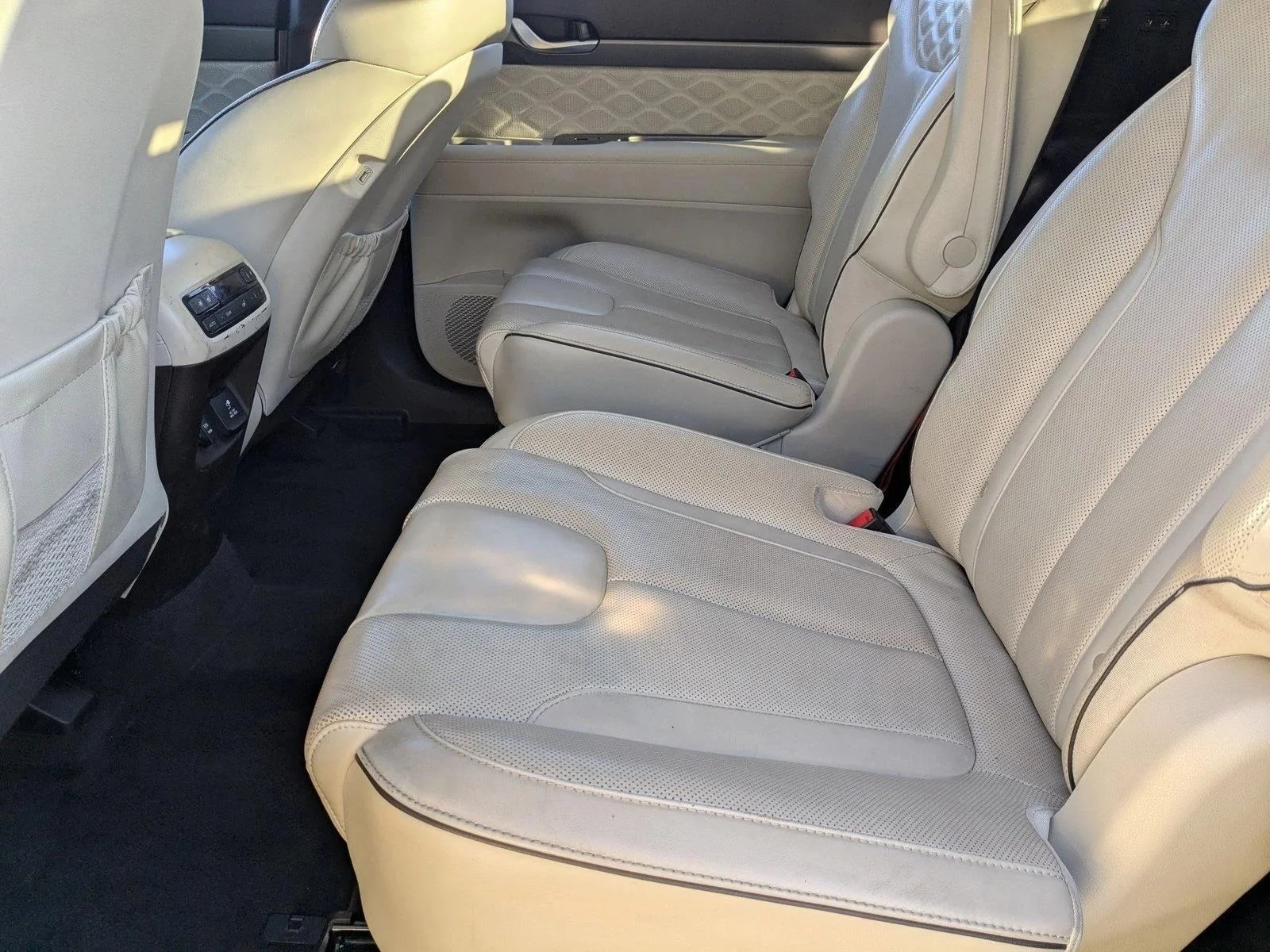 Used 2021 Becketts Black Hyundai Calligraphy image 17