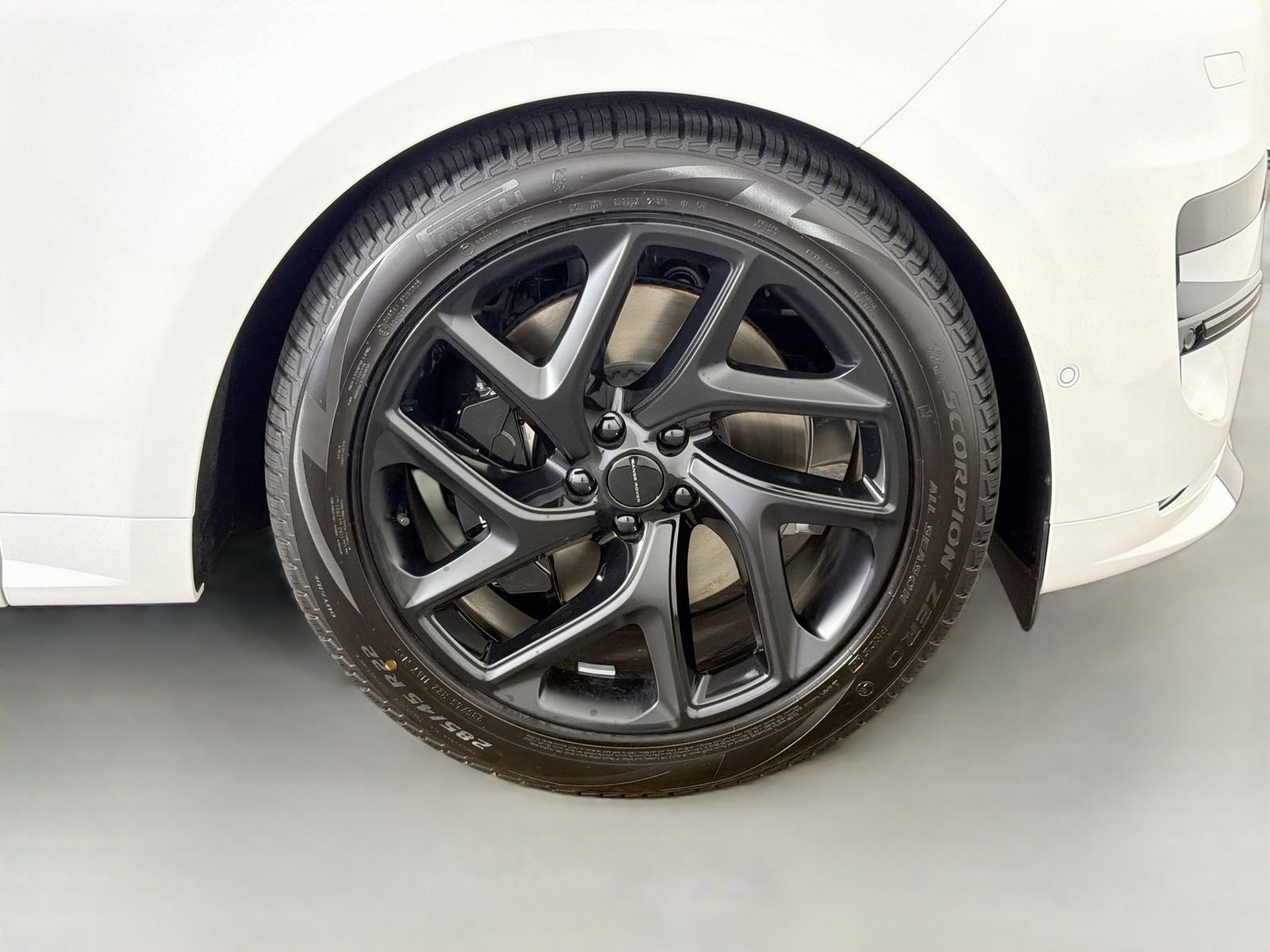 New 2027 Ostuni Pearl White Land Rover Battersea Edition image 36