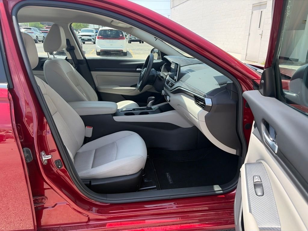 2025 Nissan Altima SV - Photo 10