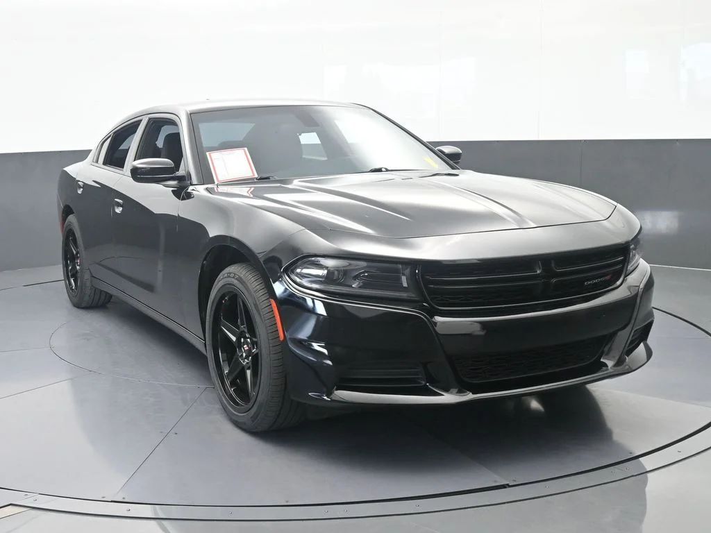 Used 2023 Pitch Black Clearcoat Dodge SXT image 8