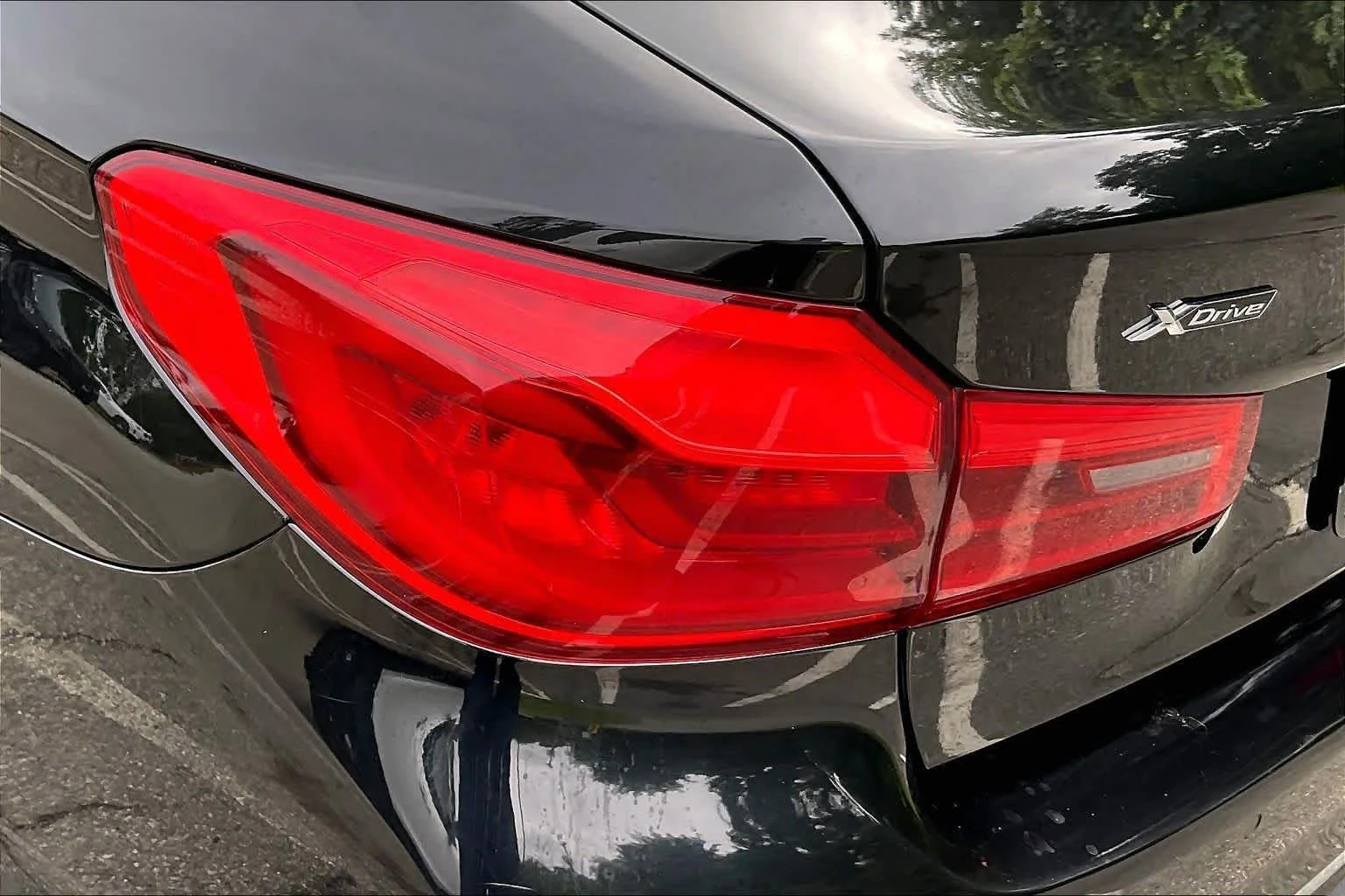Used 2020 Black Sapphire Metallic BMW 530i xDrive image 27