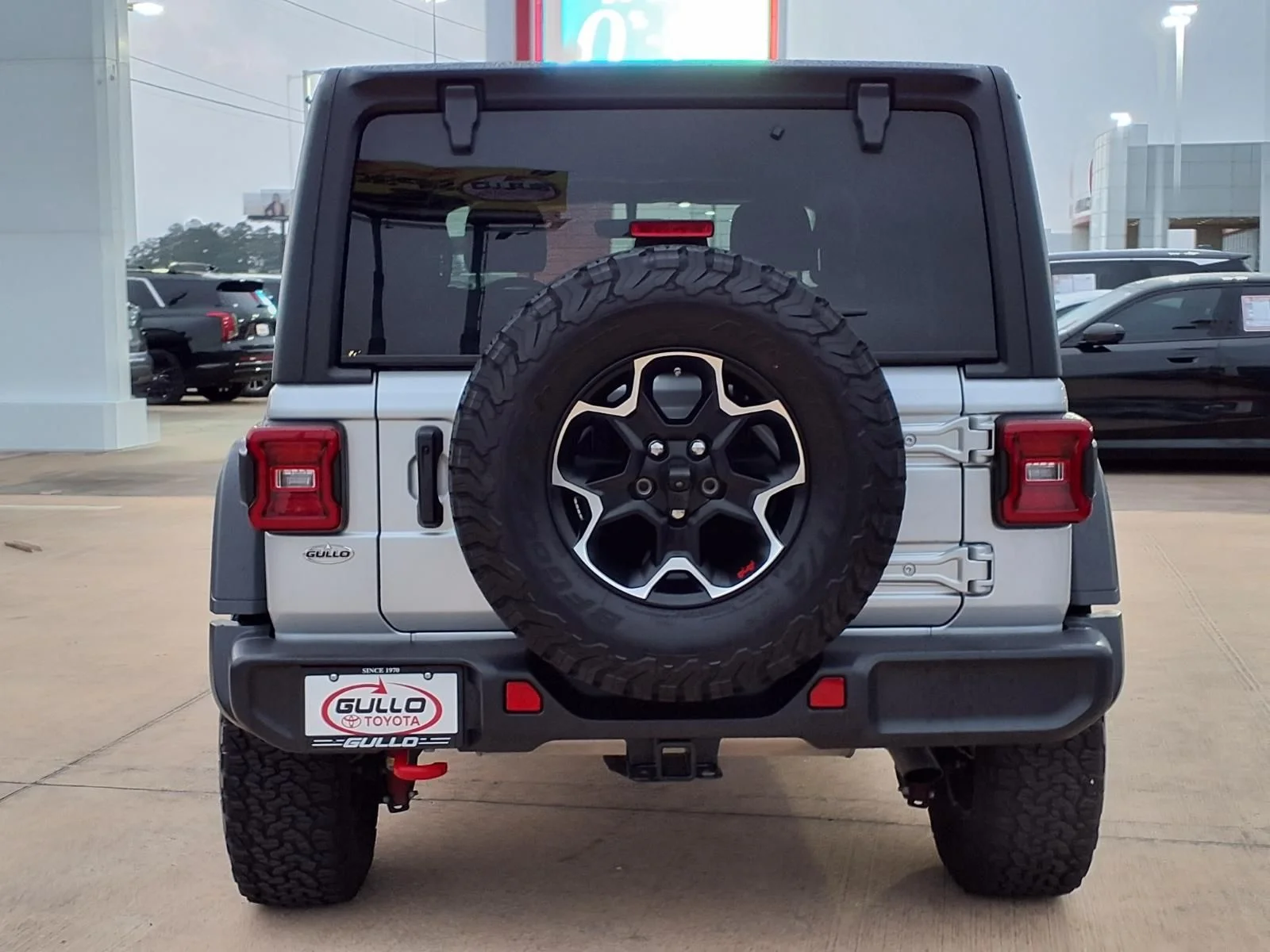 Used 2023 Silver Jeep Rubicon image 7