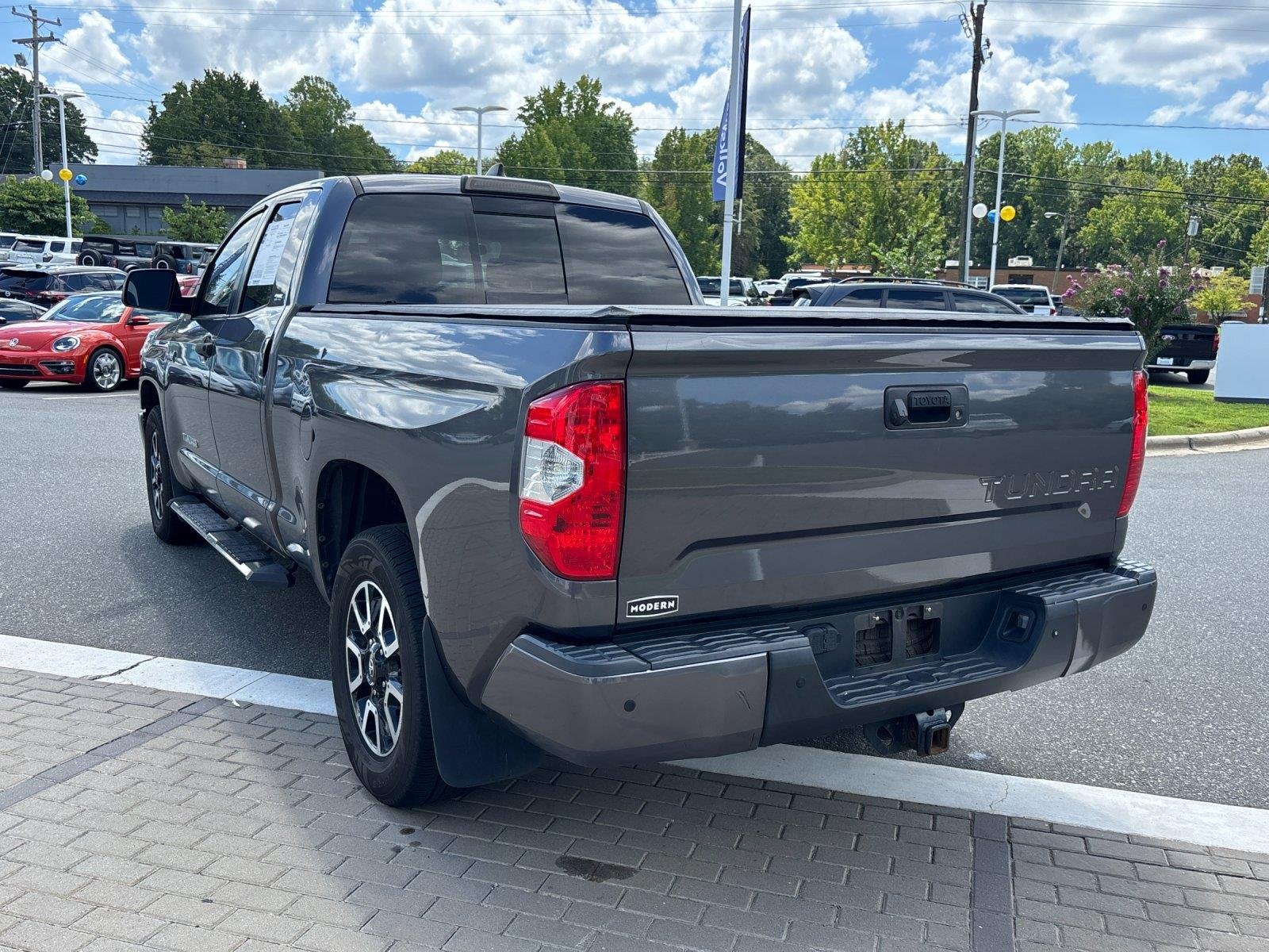Used 2021 Magnetic Gray Metallic TOYOTA SR5 image 3