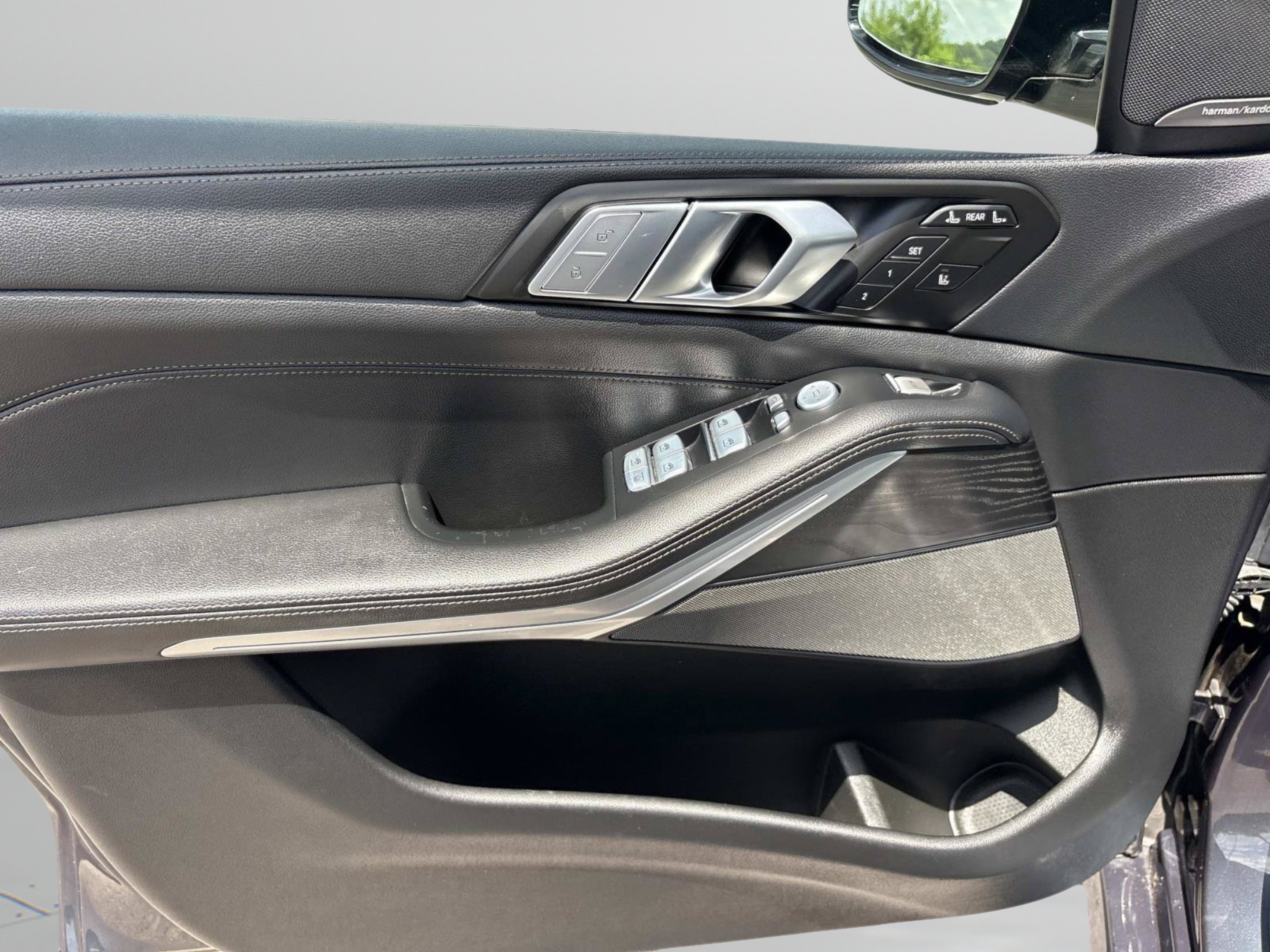 Used 2022 Arctic Grey Metallic BMW M50i image 23