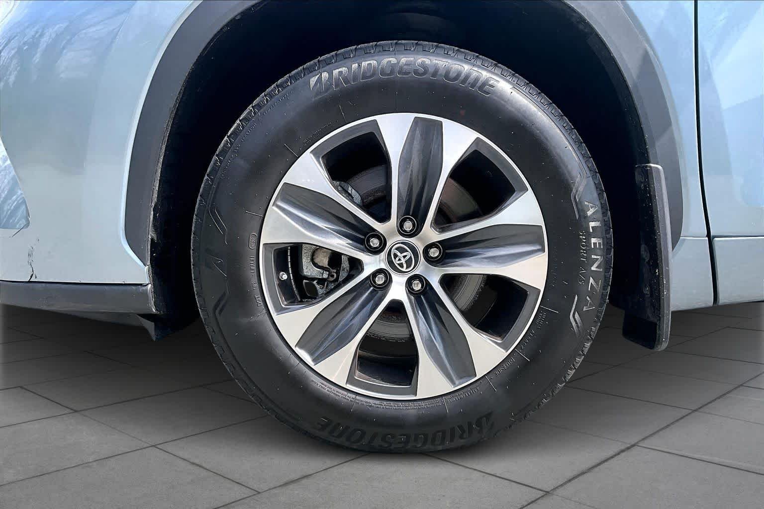 2023 Toyota Highlander XLE - Photo 11
