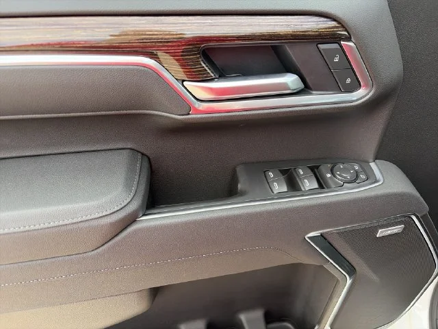 New 2026 White GMC Elevation image 15