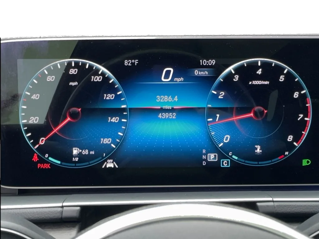 Used 2022 White Mercedes-Benz GLE 350 image 38