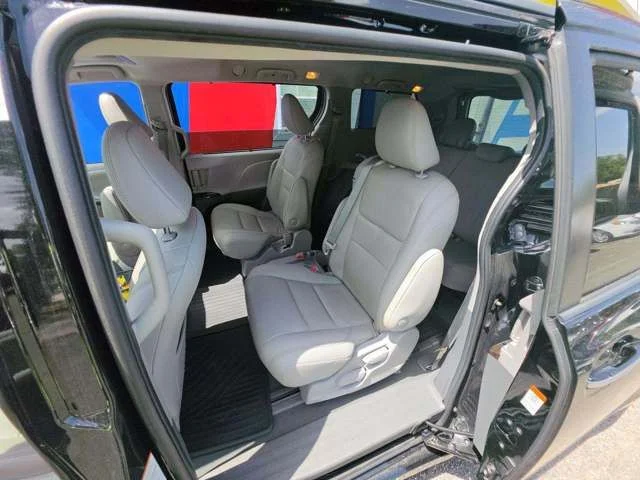 Used 2020 Black Toyota XLE image 9