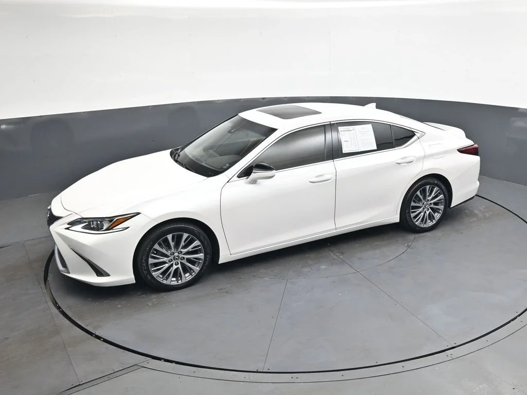 Used 2021 White Lexus 350 image 40