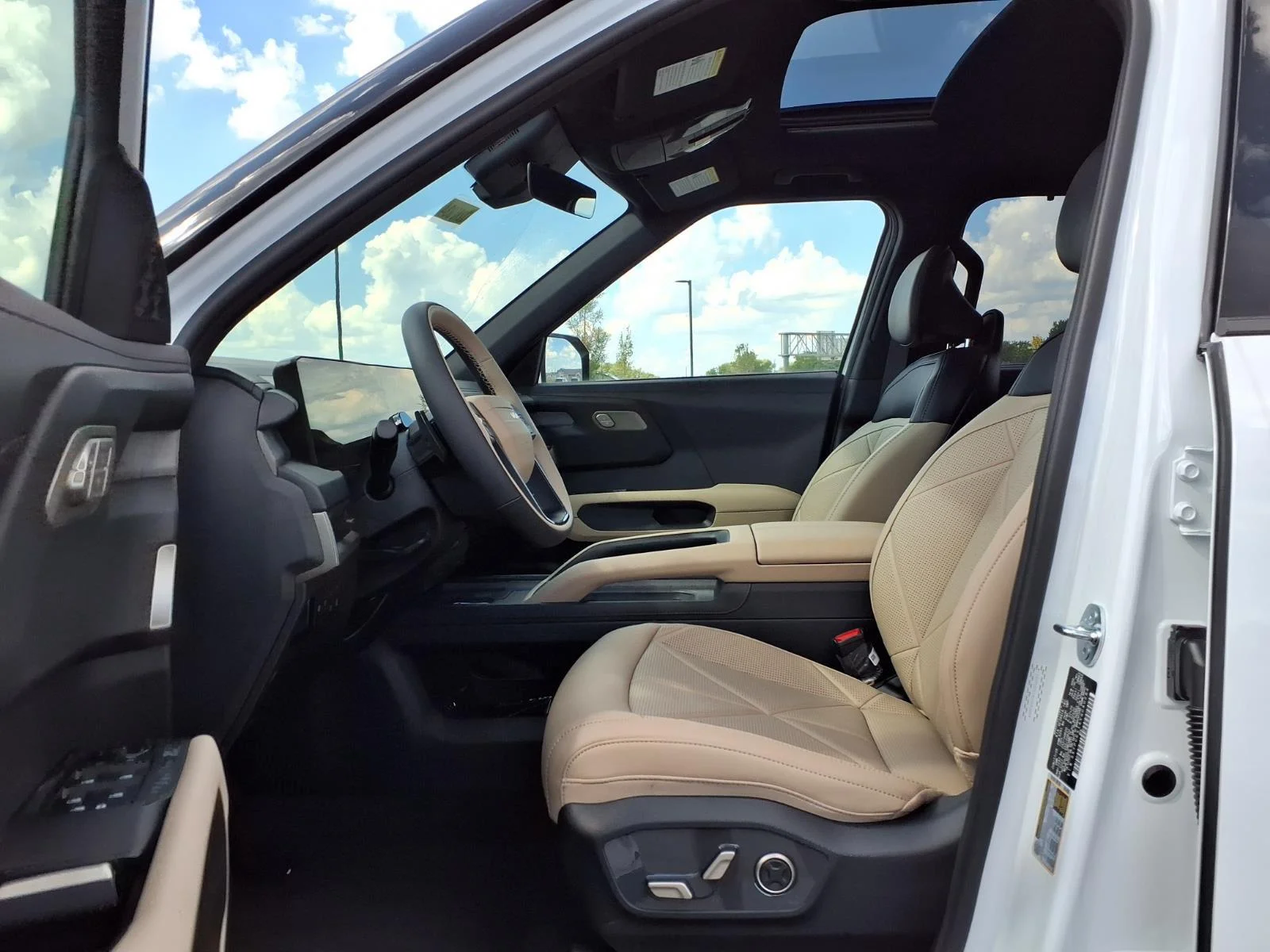 New 2027 Glacial White Pearl Kia EX image 13