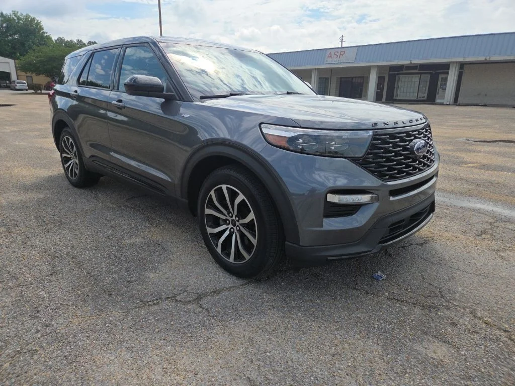 Used 2022 Gray Metallic Ford ST-Line image 14