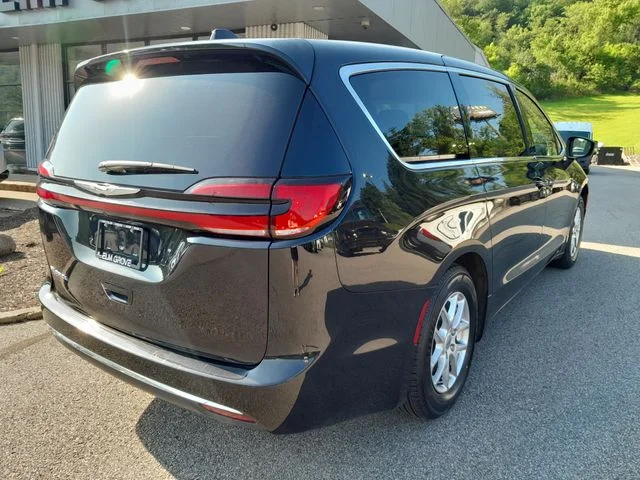 2023 Chrysler Pacifica Touring L - Photo 8