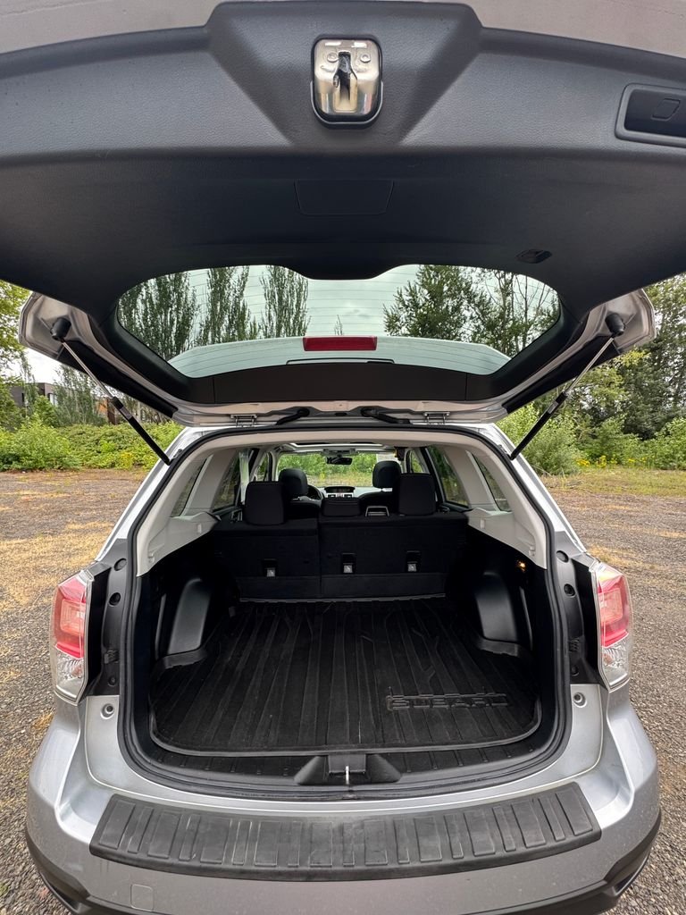 Used 2018 Ice Silver Metallic Subaru 2.5i Premium image 9