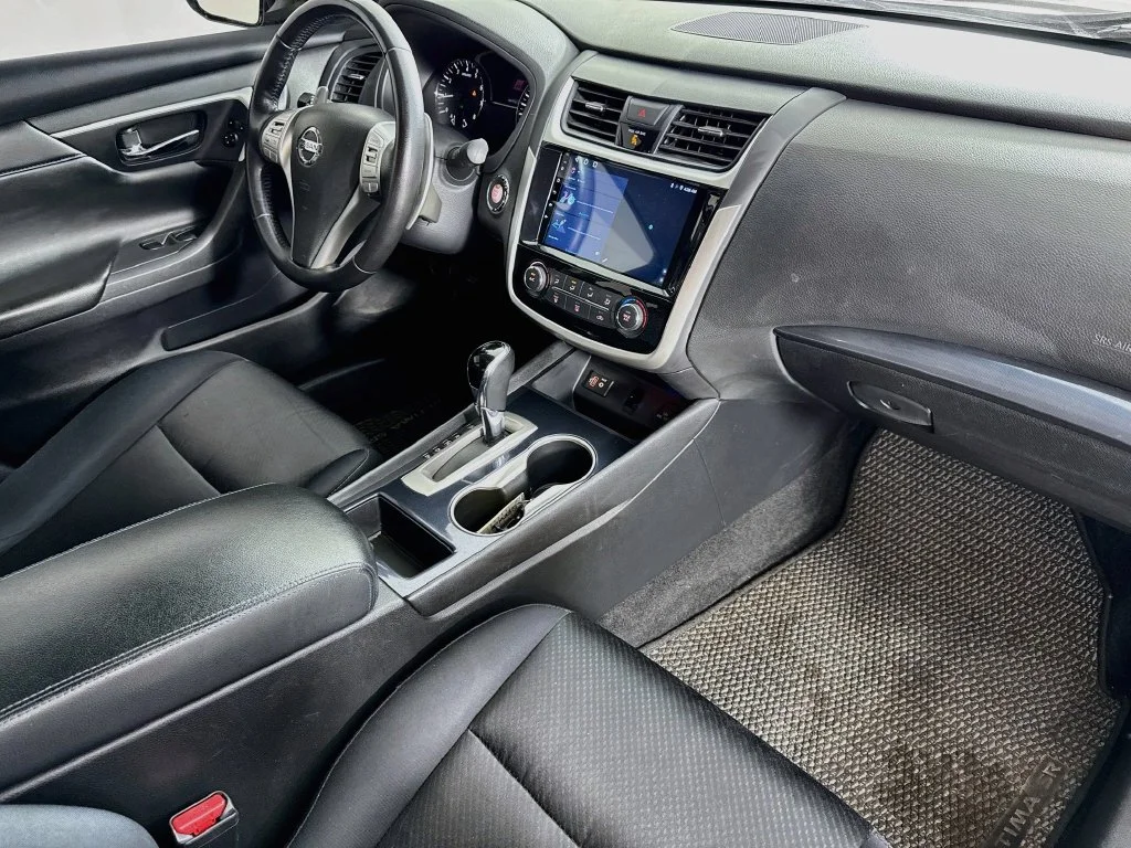 Used 2018 Super Black Clearcoat Nissan 2.5 SR image 34