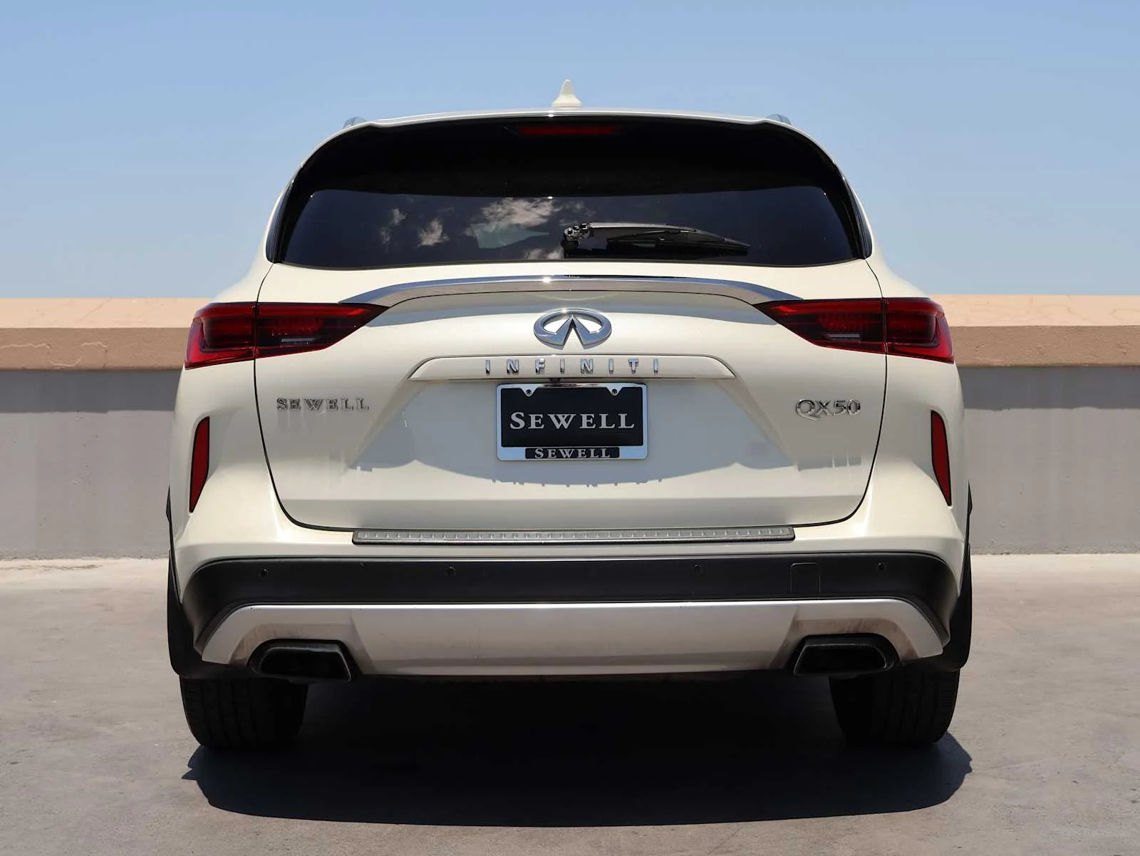 Used 2019 Majestic White INFINITI ESSENTIAL image 8