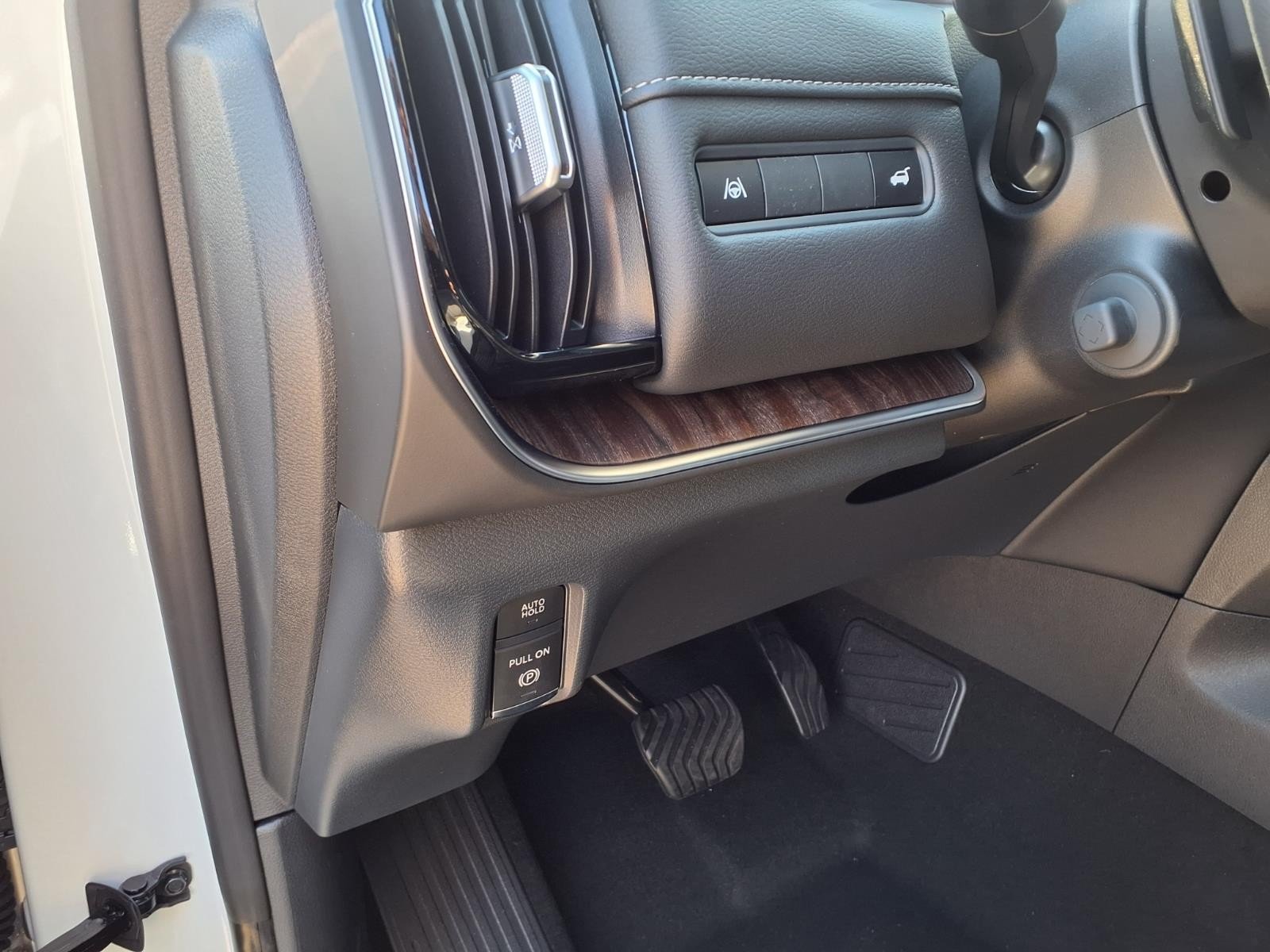 2026 Nissan Armada SL White at Robbins Nissan