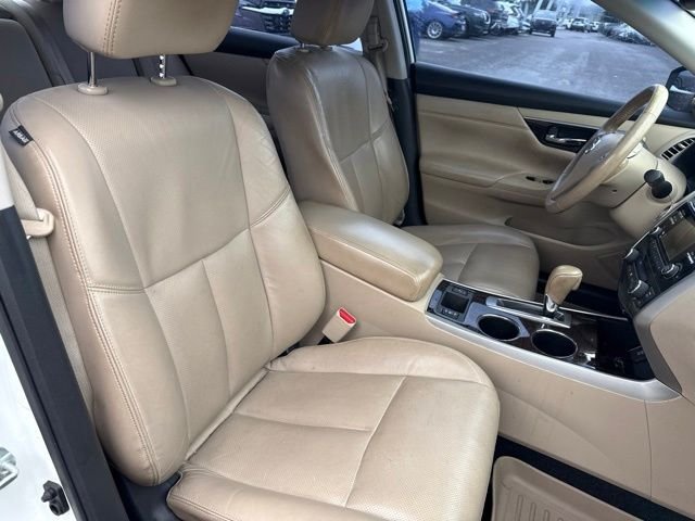 Used 2015 White Nissan 2.5 SL image 12