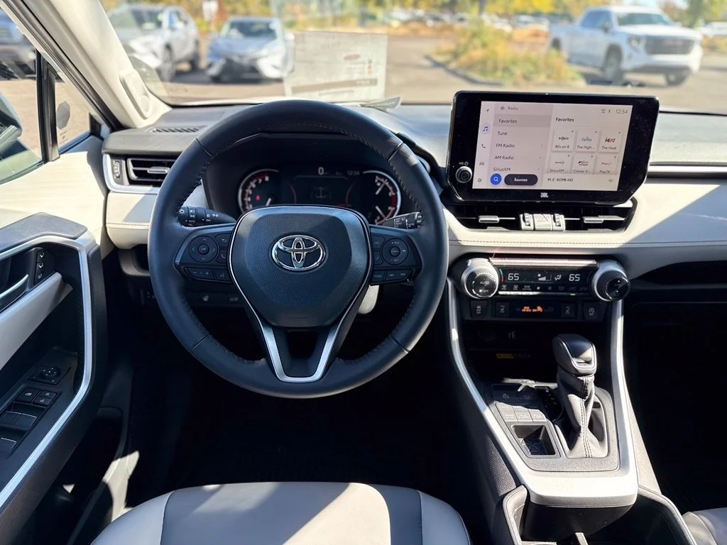 Used 2025 Pearl Toyota XLE Premium image 24